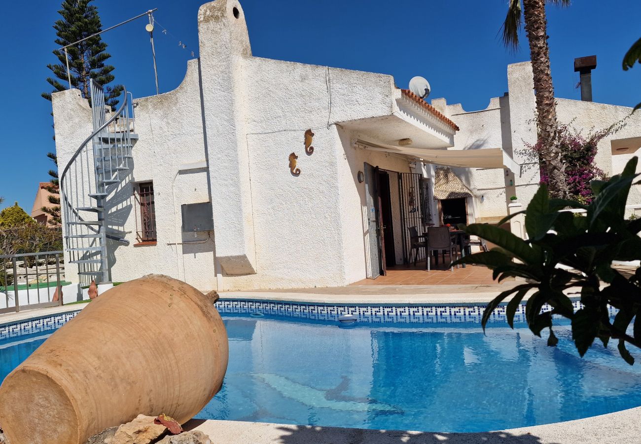 Haus-Noella-Aussen-Pool-Terrasse