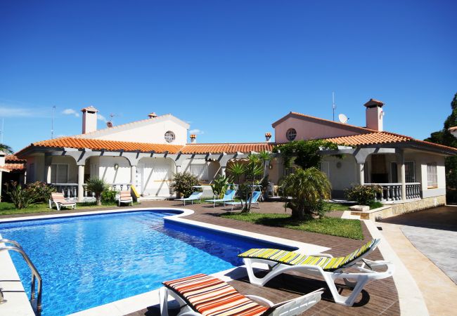 Ferienhaus in Riumar - Four Seasons (8PAX) Ferienhaus in Riumar - Four Seasons (8PAX)