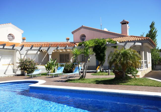 Ferienhaus in Riumar - Four Seasons (8PAX) Ferienhaus in Riumar - Four Seasons (8PAX)