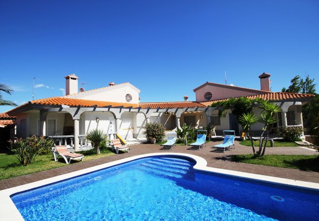 Ferienhaus in Riumar - Four Seasons (8PAX) Ferienhaus in Riumar - Four Seasons (8PAX)